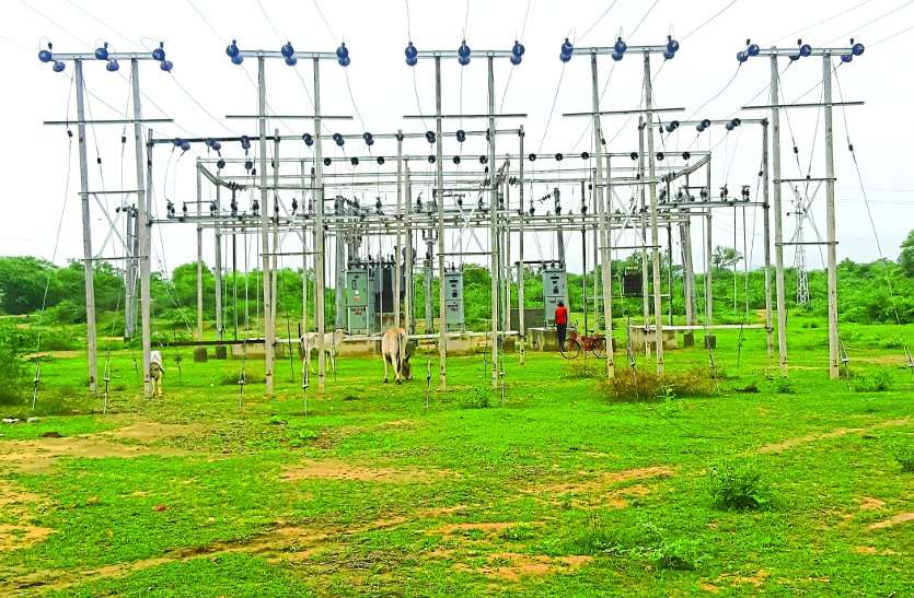 nagaur पानी के बीच खड़े रहकर छोड़ते हैं करंट