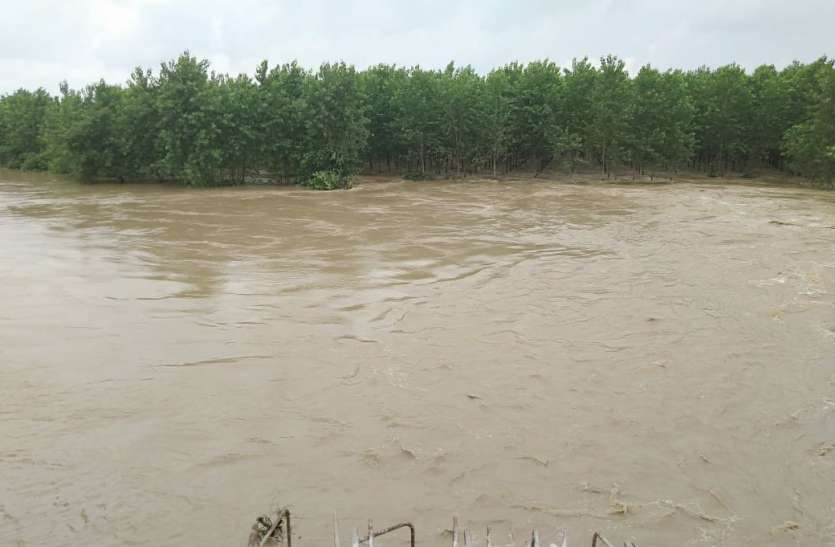 saharanpur news लगातार बरसात से यूपी के सहारनपुर में बाढ़ जैसे हालात देखें Photo