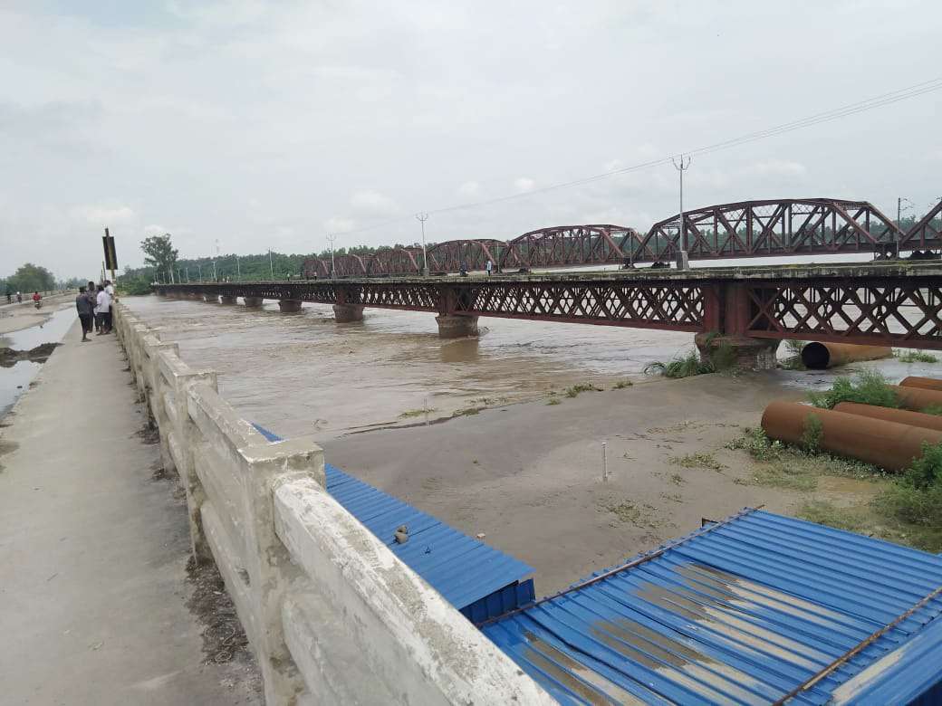 सहारनपुर में यमुना में पानी उफान पर