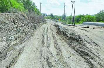 illigal mining in sikar district सरकार की शह पर हो रहा ये अवैध कारोबार!