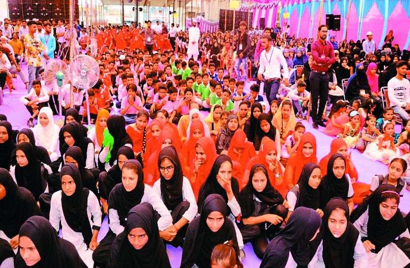 sikar news अपनी प्रतिभा दिखाई तो समाज ने बैठाया सर आंखों पर