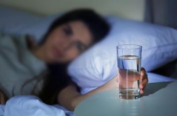 Eat these for good sleep सुबह उठकर न पीएं रात का रखा पानी, अच्छी नींद के लिए खाएं ये
