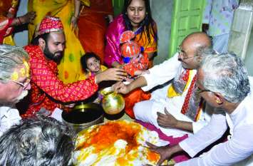 laalamahal ke manorath mein umada shraddhaaluon ka sailaab लालमहल के मनोरथ में उमड़ा श्रद्धालुओं का सैलाब