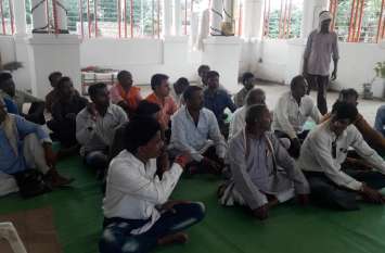 Farmers organization did plantation by worshiping Lord Balarama किसान संगठन ने भगवान बलराम की पूजा कर किया पौधरोपण