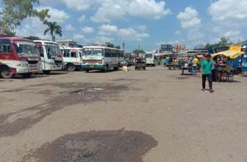 Serious problems in bus stand Katni प्रियदर्शनी बस स्टैंड बदहाल, यात्रियों का आवागमन मुहाल, जिम्मेदार बेखबर