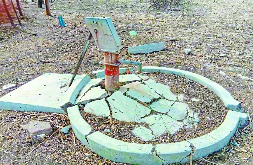 Big scam in PHE: Officials rigged lakhs rupees in the name of repair पीएचई में बड़ा घोटाला : अधिकारियों ने हैंडपंप मरम्मत के नाम पर की लाखों रुपए की हेराफेरी