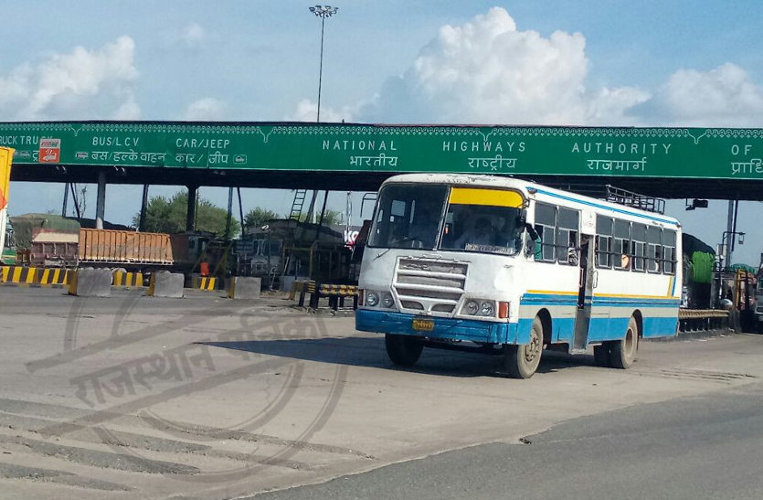 jaipur delhi toll plaza कांग्रेस के स्टीकर लगी गाड़ियों से नहीं लिया जाए टोल, सभी जगह हो फ्री एंट्री, सरकार ने एनएचएआई को दिया आदेश