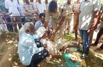 Sikar's trainee jawan dies during a race in Bharatpur भरतपुर में दौड़ के दौरान ट्रेनी जवान की मौत, अंतिम विदाई के दौरान दादा और माता—पिता को कैसे संभाला, तस्वीरों में देखिए