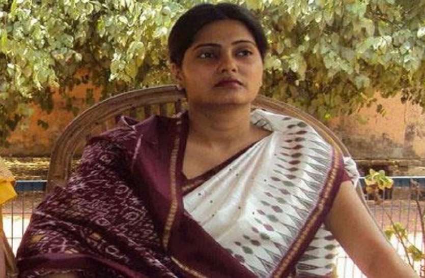 Anupriya Patel अनुप्रिया पटेल का प्रियंका गांधी से मिलना पड़ा भारी, बीजेपी ने इस नेता को मंत्री बना कर उड़ायी नीद