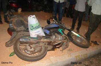 Road Accident In Banswara : Youth died in a clash of motorcycles दाहोद रोड टोल नाके पर दर्दनाक हादसा, तेज रफ्तार मोटरसाइकिलों की भिड़ंत में युवक की मौत