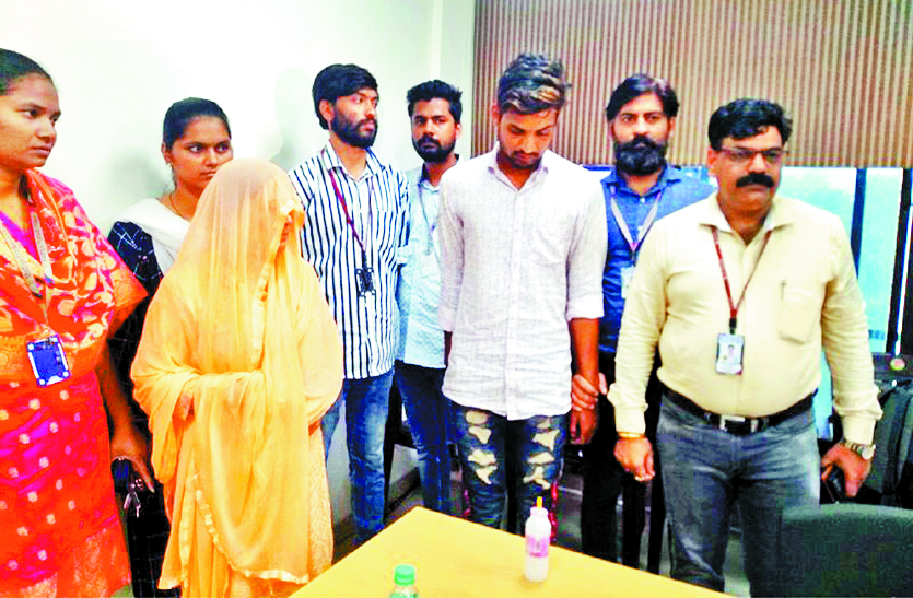 bhopal मां-बेटा ट्रेन के एसी कोच में सवार होकर करते थे ये गलत काम, पुलिस ने किया गिरफ्तार