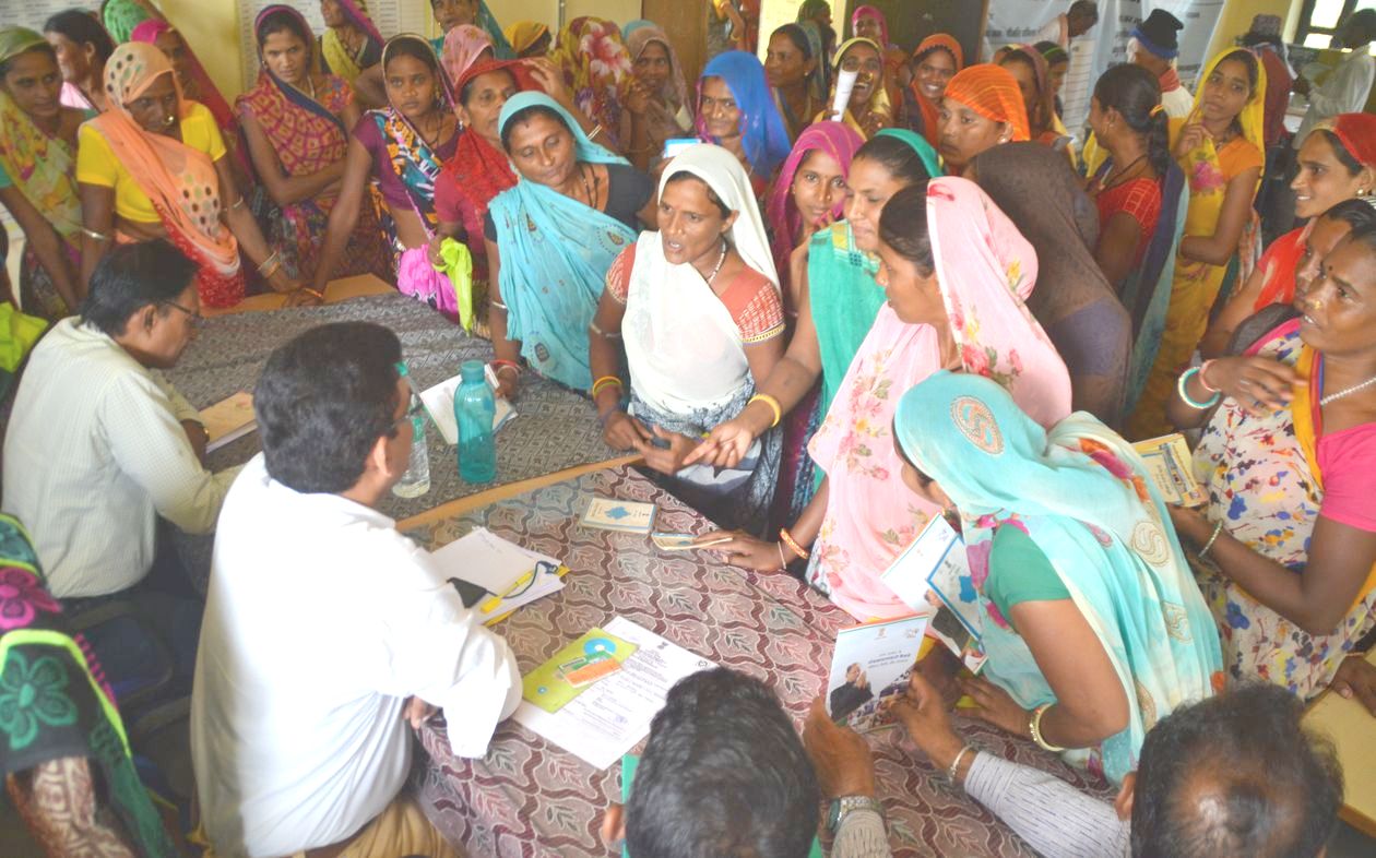 Banswara : somewhere noise, somewhere formality in Gramotthan camps Banswara : महात्मा गांधी ग्रामोत्थान शिविर में कहीं औपचारिकता तो कहीं होता रहा शोरशराबा