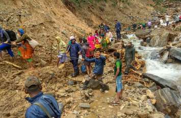 They are not leaving Even the the relief amount कमीशन खाने वाले भी कैसे-कैसे, राहत राशि भी नहीं छोड़ रहे