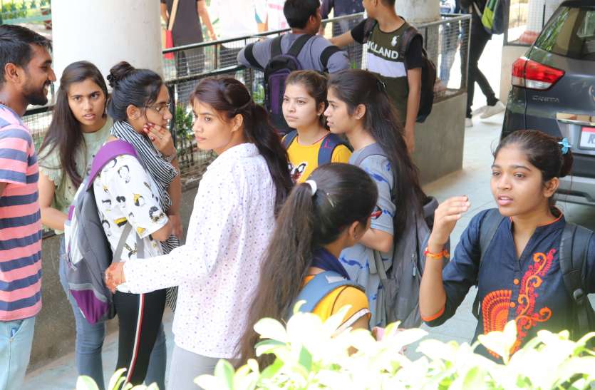 students union election 2019 विद्यालय ने छात्रों से ली गई अतिरिक्त फीस की वापस, प्रबंधन ने शुल्क माफी के नियमों को भी कर दिया था दरकिनार