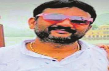 Fathers Murder : Stopped From Chatting Mobile, Daughter Stabbed Knife Fathers Murder : मोबाइल पर ज्यादा चैटिंग से टोका, बेटी ने चाकू घोपा