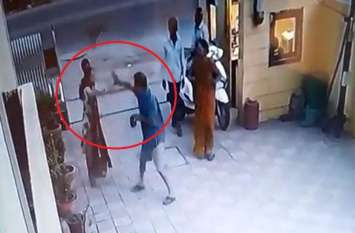 Lady Patwari Beat Her Father And Mother In Law In Alwar Video Viral पटवारी बहू ने वृद्ध सास-ससुर को चप्पलों से पीटा, दादा-दादी को बचाता रहा पोता, लेकिन नहीं मानी कलयुगी महिला, वीडियो वायरल
