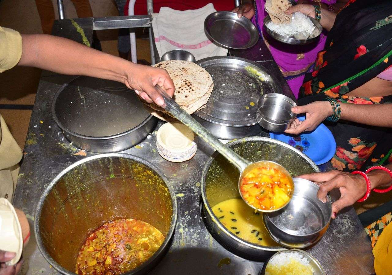 मरीजों की सेहत पर डाका: नहीं मिल रहा डाइट के अनुसार खाना