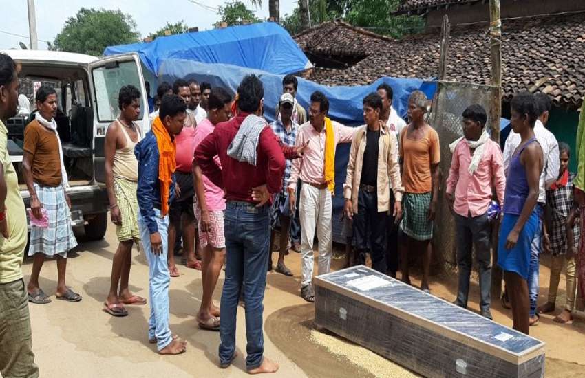 थाना प्रभारी की सक्रियता के कारण आखिरी बार पति को देख पायी पत्नी, जानिये क्या है पूरा मामला