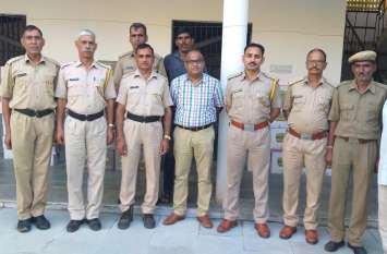 Excise Police Seizes Illegal Liquor, Udaipur लोडिंग टेम्पो से 5 लाख रूपए की अवैध अंग्रेेजी शराब जब्त, चालक हुआ फरार
