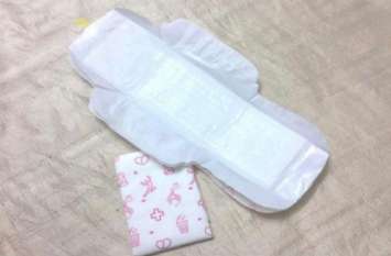 IIT delhi student made eco-friendly sanitary pads with banana fibre केले के फाइबर से बनाया गया ये अनोखा सेनेटरी पैड, 2 साल तक धोकर महिलाएं कर सकेंगी इस्तेमाल
