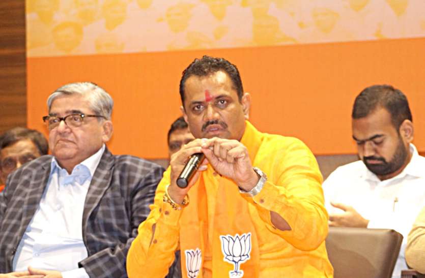 Advocates joins BJP: बार काउंसिल पदाधिकारी सहित ३०० से ज्यादा वकील भाजपा में शामिल Advocates joins BJP: बार काउंसिल पदाधिकारी सहित ३०० से ज्यादा वकील भाजपा में शामिल
