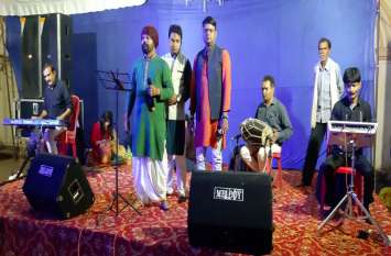 Devotees walk in hymns on the occasion of birth anniversary जन्मोत्सव पर भजनों में झूमे श्रद्धालु