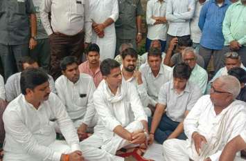 Sachin Pilot Met Bhiwadi Mob Lynching Victim Family प्रदेश के उप मुख्यमंत्री सचिन पायलट ने भिवाड़ी मॉब लिंचिंग का शिकार हुए हरीश जाटव के परिवार से की मुलाकात, फिर दिया बड़ा बयान