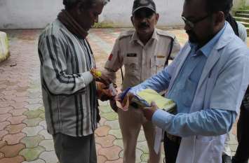 Challan was made after eating gutkha in hospital अस्पताल में गुटखा खाया तो बना चालान