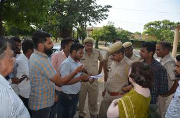Commerce College Alwar Student Union Elections छात्रसंघ चुनाव लडऩे का मन बना चुके छात्र का कॉलेज प्रशासन ने निरस्त किया प्रवेश तो उसने दे डाली केरोसिन डालकर आग लगाने की धमकी