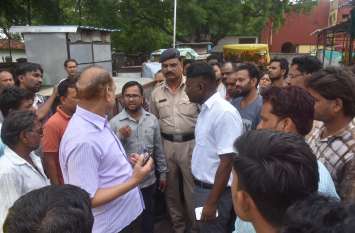 Hearing this high-voltage drama ... the officer was also shocked ये हाईवोल्टेज ड्रामा..अधिकारी भी सुनकर चकरा गए