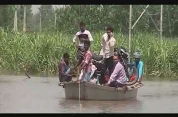 Flood in amroha villager struggle for daily need Flood Alert: अमरोहा में ग्रामीणों ने हर घर से बीस किलो अनाज देकर किया बाढ़ से निपटने का इंतजाम