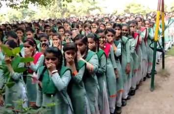 girls college of ghaziabad video viral Video: गर्ल्स कॉलेज की छात्राओं का अनोखा वीडियो हो रहा वायरल, जानिये क्या है मामला
