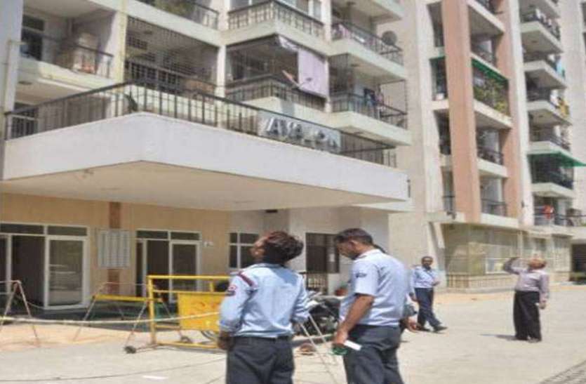 ghaziabad बाबा के कहने पर इंजीनियर ने लगा दी 70 फीट से छलांग, जानिये फिर क्या हुआ इसके बाद