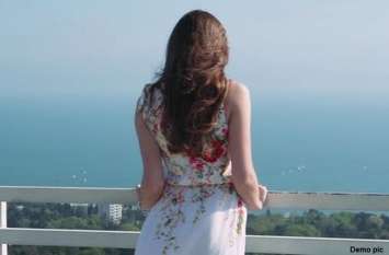 girlfriend try to meet lover and then fall from balcony प्रेमी को दोस्त ने कमरे में किया बंद, मिलने की जिद में प्रेमिका बालकनी से नीचे गिरी