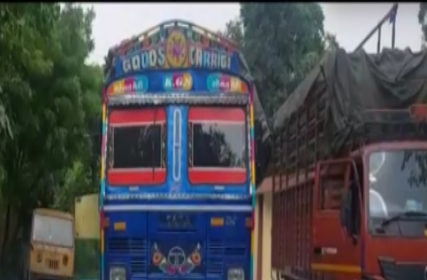 greno.jpg ट्रक में इस सामान को एक जगह से दूसरी जगह ले जाने के ड्राइवर लेता था 50 हजार, पुलिस ने रोका तो हुआ बड़ा खुलासा