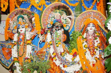 Russian artists perform at ISKCON temple varanasi on Janmashtami श्री कृष्ण जन्माष्टमी- रूस के कलाकार बनारस के इस मंदिर में पेश करेंगे भजन