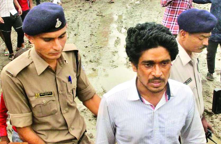 VIDEO : लडक़े का मुंह कमोड में डालने वाले गुंडे ने बुजुर्ग के प्लॉट पर कब्जा कर बना दिया रेस्टॉरेंट VIDEO : लडक़े का मुंह कमोड में डालने वाले गुंडे ने बुजुर्ग के प्लॉट पर कब्जा कर बना दिया रेस्टॉरेंट