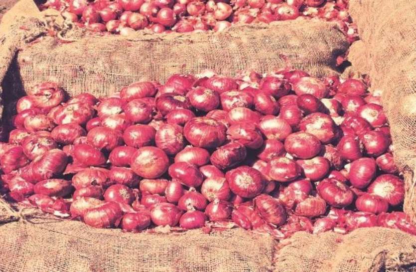 onion.jpg मौसम की मार झेल रही आम जनता, आसमान पर पहुंचे प्याज के दाम