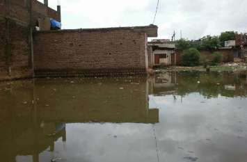 Risk of infectious diseases : waterlogging in colonies due to rain Risk of infectious diseases : बारिश के कारण कॉलोनियों में हुए जलभराव, संक्रामक बीमारियां फैलने का बना खतरा