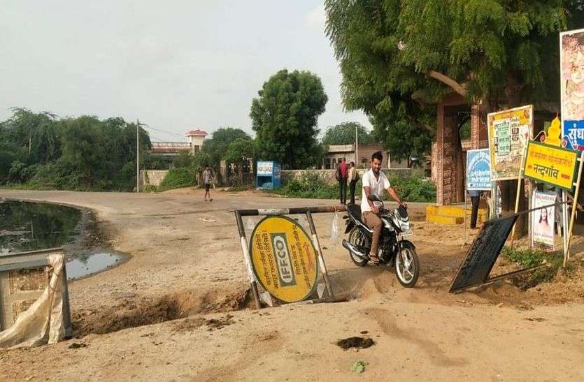 पाइपलाइन खुदाई के लिए खोदी सड़क बन रही आफत पाइपलाइन खुदाई के लिए खोदी सड़क बन रही आफत