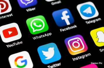 Superstitions on social media, gives treatment on mobile by mantras Banswara_News : सोशल मीडिया पर भोपे सक्रिय, मोबाइल पर मंत्र पढकऱ सांप का जहर उतारने का ढोंग