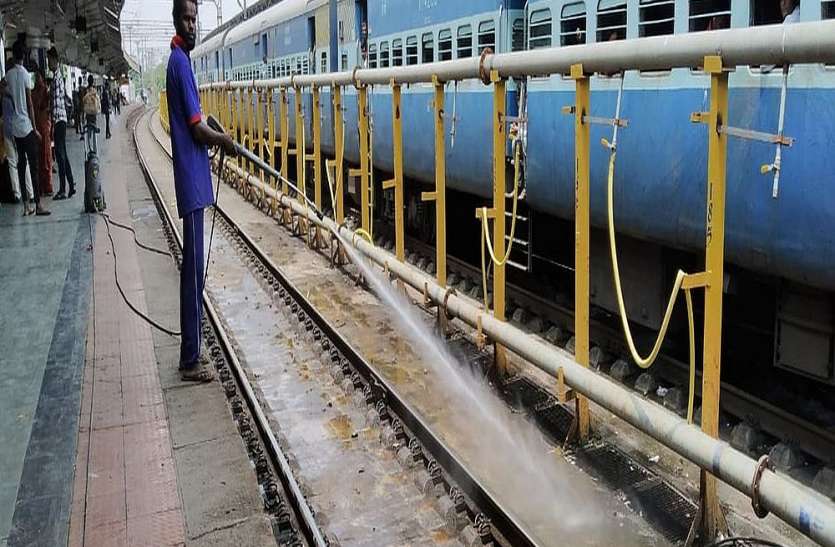 पत्रिका ग्राउंड रिपोर्ट - सूरत स्टेशन को स्वच्छता सर्वे में बाजी मारने के लिए बहना होगा और पसीना पत्रिका ग्राउंड रिपोर्ट - सूरत स्टेशन को स्वच्छता सर्वे में बाजी मारने के लिए बहना होगा और पसीना