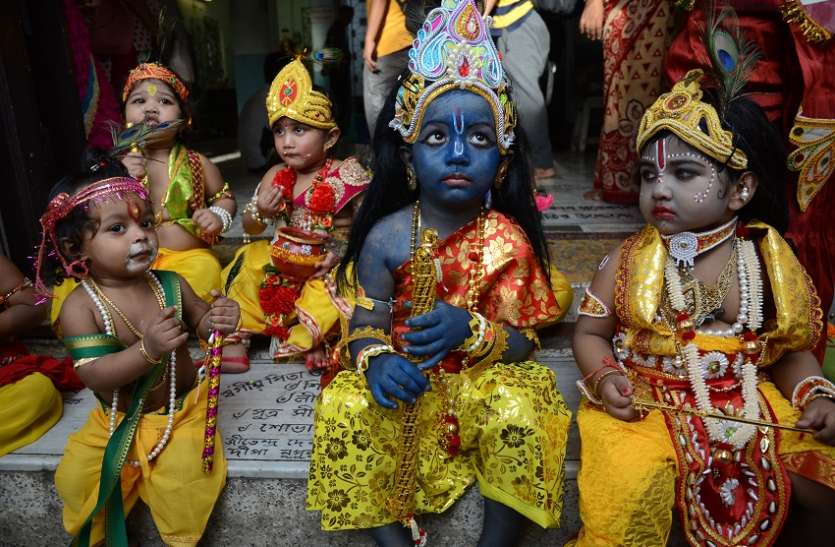 JANMASHTMI: कहां गूंजा ..नन्द के आनन्द भयो और कहां मची बाल गोपाल को झूलाने होड़, जानिए JANMASHTMI: कहां गूंजा ..नन्द के आनन्द भयो और कहां मची बाल गोपाल को झूलाने होड़, जानिए
