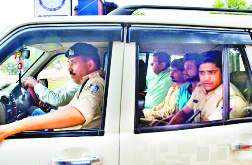आतंकी संगठनों को मदद दे रहे MP के 3 एजेंट गिरफ्तार, SMS से पाकिस्तान को दी थी बधाई, पूछताछ जारी आतंकी संगठनों को मदद दे रहे MP के 3 एजेंट गिरफ्तार, SMS से पाकिस्तान को दी थी बधाई, पूछताछ जारी