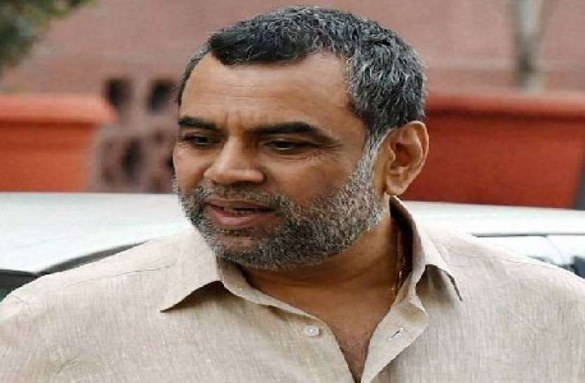 category1554354466.jpeg परेश रावल के ड्राइवर को मुंबई पुलिस ने किया गिरफ्तार, रेप का आरोप