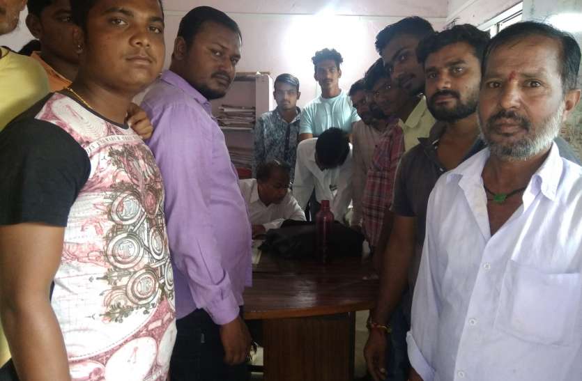 Bills giving without reading बिना रीडिंग के दे रहे बिल