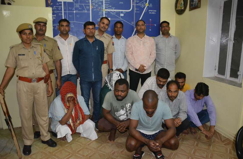 Alwar Police Arrest Nigerian Gang Who Honey Trap Old Men In Alwar अलवर के पूर्व प्राचार्य को नाइजीरियन गिरोह ने फंसाकर ठगे थे 71 लाख रुपए, अलवर पुलिस ने इस तरह किया गिरफ्तार