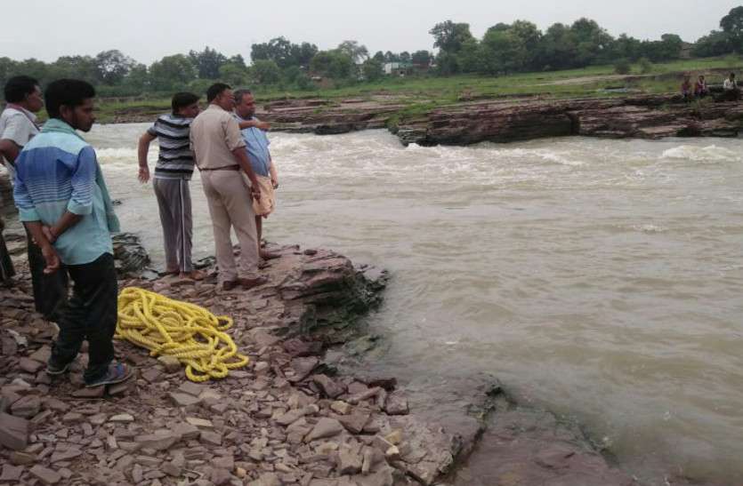 दर्दनाक हादसा : जिससे चलती थी रोजी-रोटी, उसी ने ले ली जान, पढि़ए खबर... दर्दनाक हादसा : जिससे चलती थी रोजी-रोटी, उसी ने ले ली जान, पढि़ए खबर...