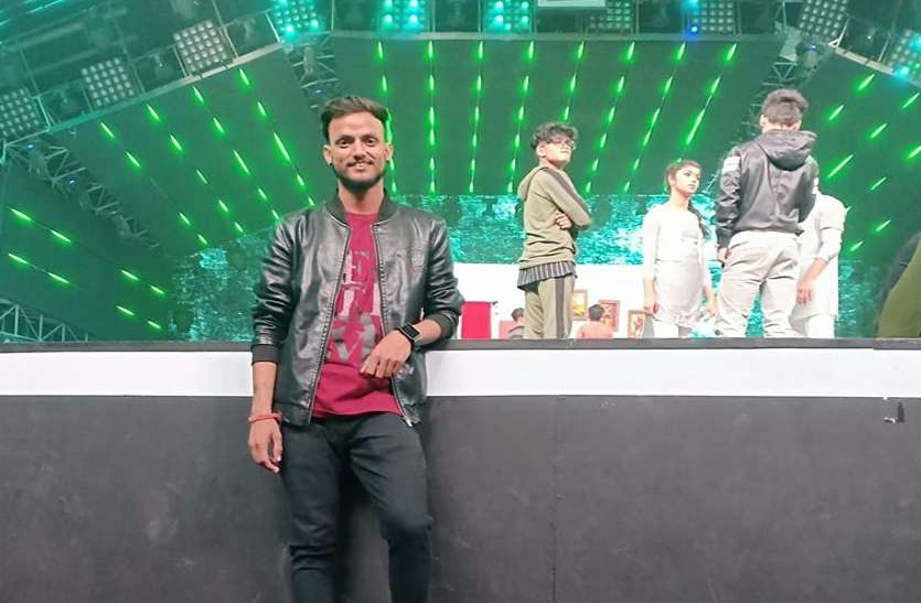 पिता ने मना किया तो मां ने 50 हजार का कर्जा लेकर बेटे को मुंबई भेजा, अब 'डांस दीवाने' में बिखेरेगा जलवा