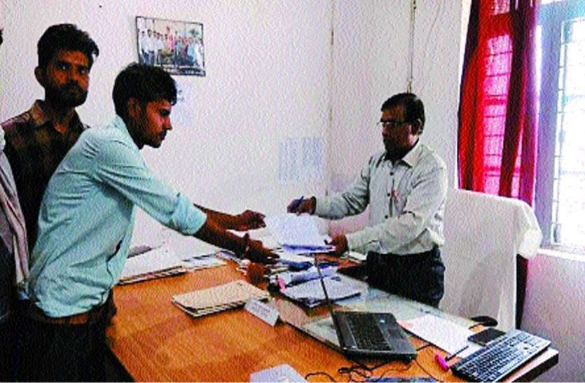 Black marketing ration shop memo दो माह से राशन न मिलने से परेशान ग्रामीण दो दिन से अधिकारियों के काट रहे चक्कर